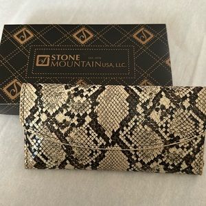 Stone Mountain women’s wallet New with Tag in gift box.